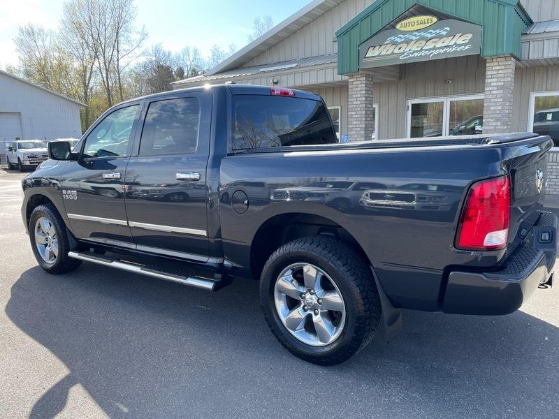 RAM 1500 4WD Crew Cab 140.5" Express 2018