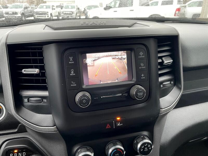 RAM 1500 Express 4x4 Quad Cab 6'4" Box 2023