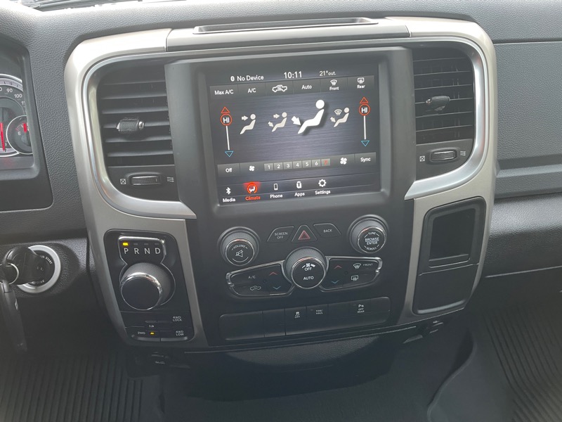 RAM 1500 4WD Quad Cab 140.5" Express *Ltd Avail* 2020