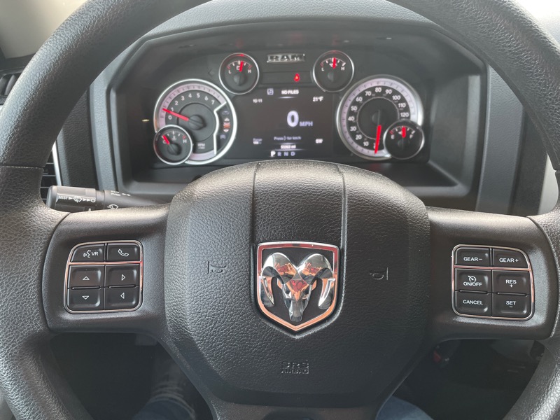 RAM 1500 4WD Quad Cab 140.5" Express *Ltd Avail* 2020