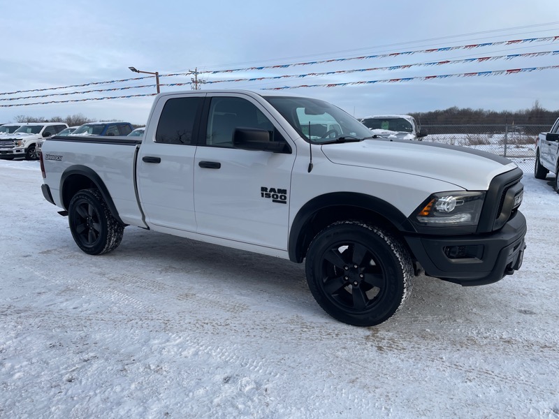 RAM 1500 4WD Quad Cab 140.5" Express *Ltd Avail* 2020