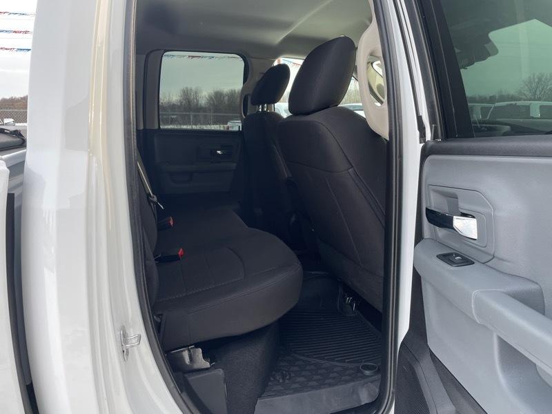 RAM 1500 4WD Quad Cab 140.5" Express *Ltd Avail* 2020