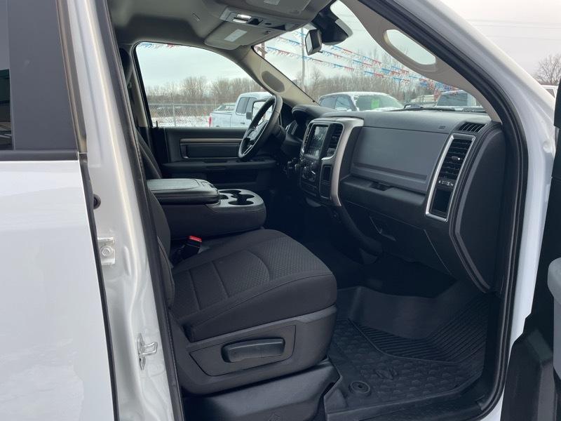 RAM 1500 4WD Quad Cab 140.5" Express *Ltd Avail* 2020