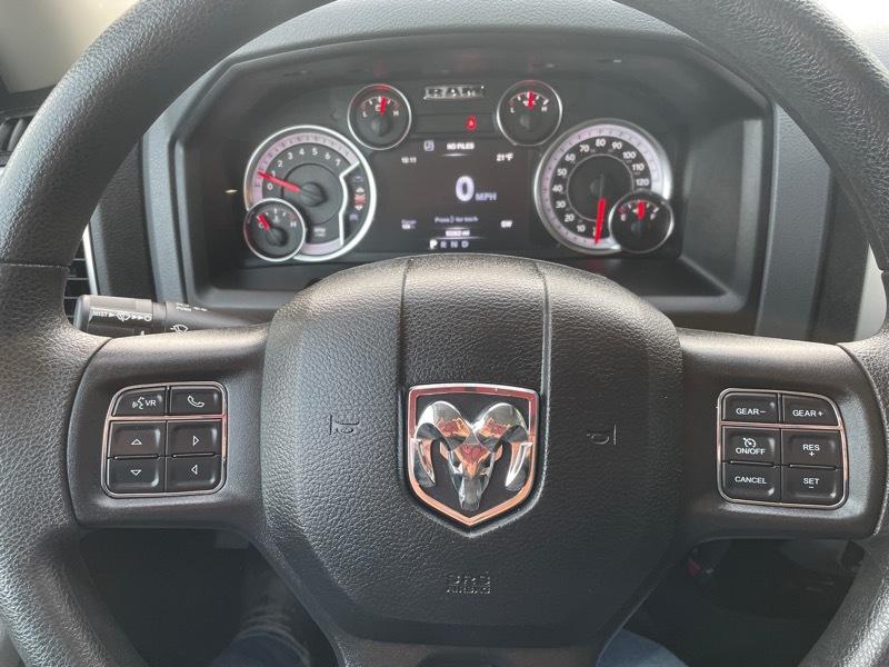 RAM 1500 4WD Quad Cab 140.5" Express *Ltd Avail* 2020