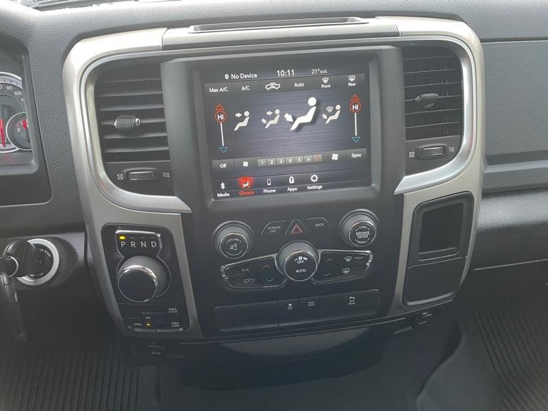 RAM 1500 4WD Quad Cab 140.5" Express *Ltd Avail* 2020