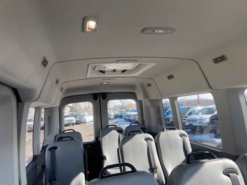 Ford Transit 350 Wagon Med. Roof XL w/Sliding Pass. 148-in. WB 2022