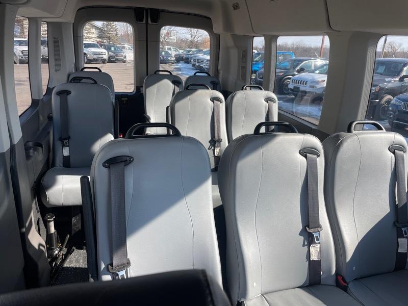 Ford Transit 350 Wagon Med. Roof XL w/Sliding Pass. 148-in. WB 2022