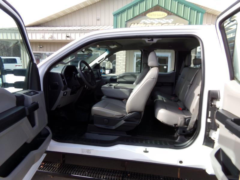 Ford F-350 SD XL SuperCab Long Bed DRW 4WD 2019