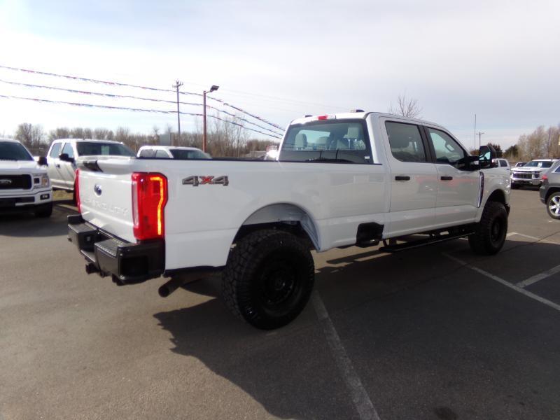 Ford F-250 SD XL Crew Cab Long Bed 4WD 2023