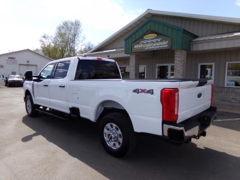 Ford F-350 SD XLT Crew Cab Long Bed 4WD 2023