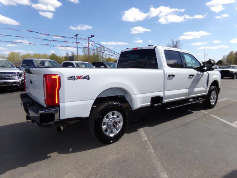 Ford F-350 SD XLT Crew Cab Long Bed 4WD 2023