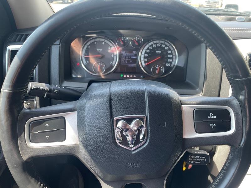 RAM 1500 4WD Crew Cab 140.5" Laramie 2011