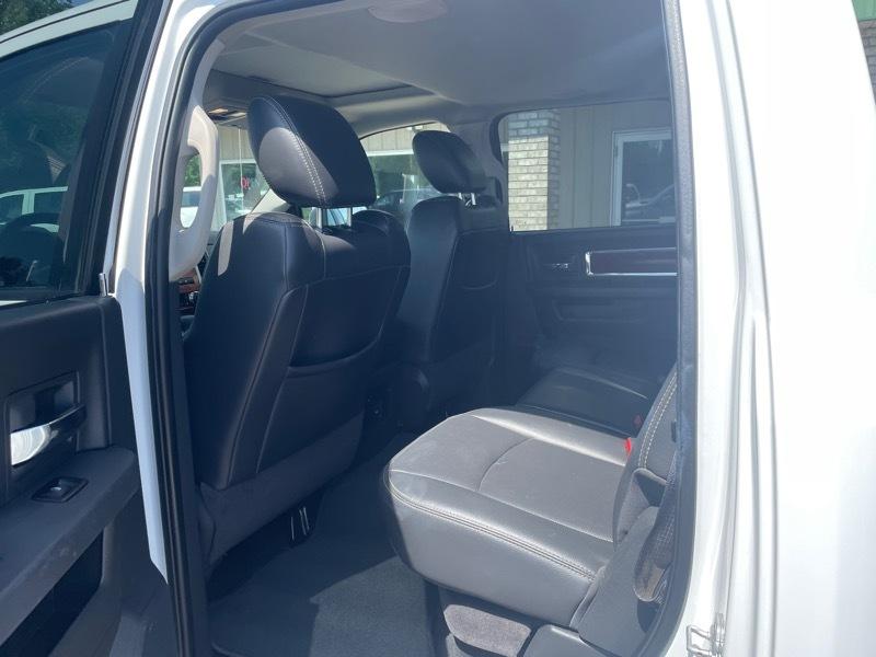 RAM 1500 4WD Crew Cab 140.5" Laramie 2011