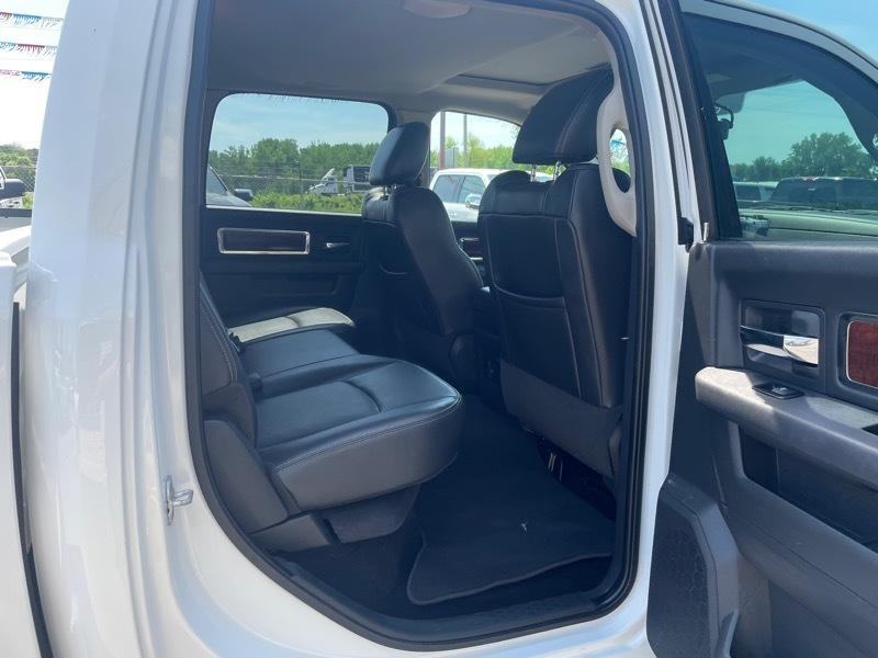 RAM 1500 4WD Crew Cab 140.5" Laramie 2011