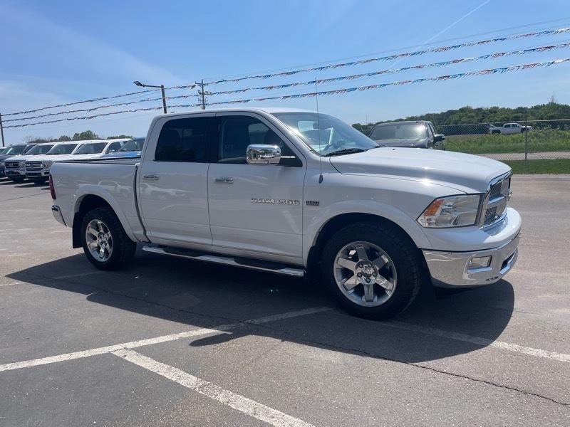 RAM 1500 4WD Crew Cab 140.5" Laramie 2011