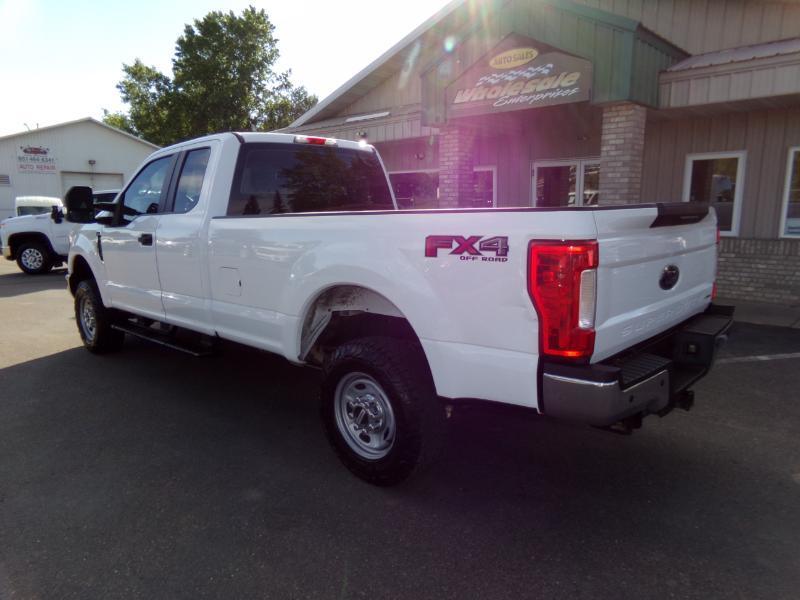 Ford F-250 SD XL SuperCab Long Bed 4WD 2017