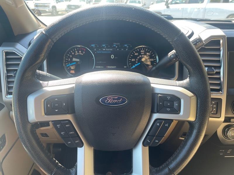Ford F-150 4WD SuperCrew 145" Lariat 2015