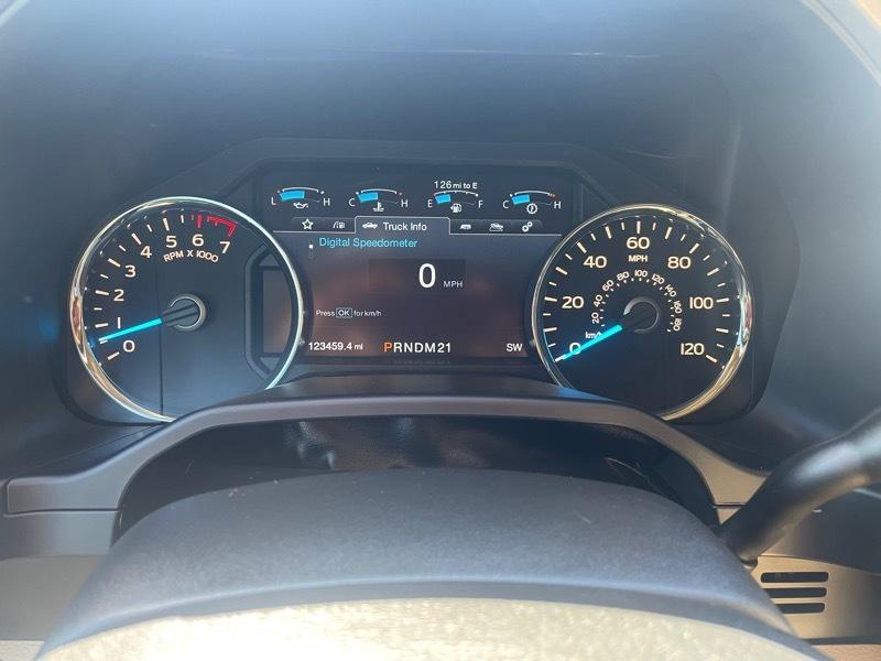 Ford F-150 4WD SuperCrew 145" Lariat 2015