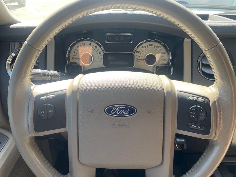 Ford Expedition XLT 4WD 2010