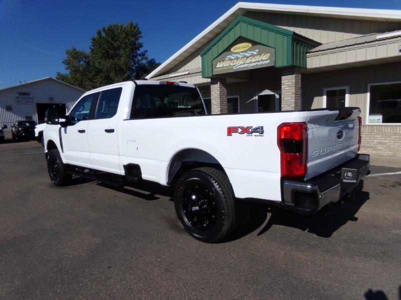 Ford F-250 SD XL Crew Cab Long Bed 4WD 2023