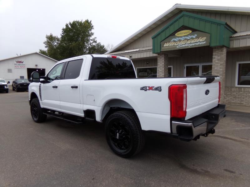 Ford F-250 SD XLT Crew Cab 4WD 2024