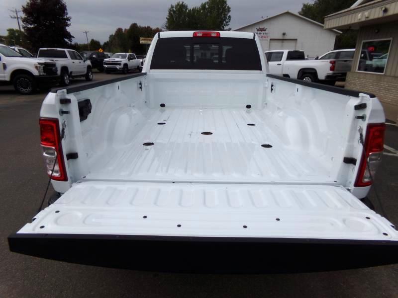 RAM 3500 Tradesman Crew Cab 4WD DRW 2022