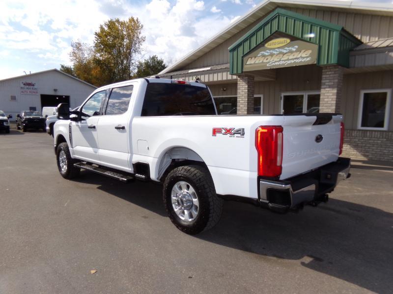Ford F-250 SD XLT Crew Cab 4WD 2023