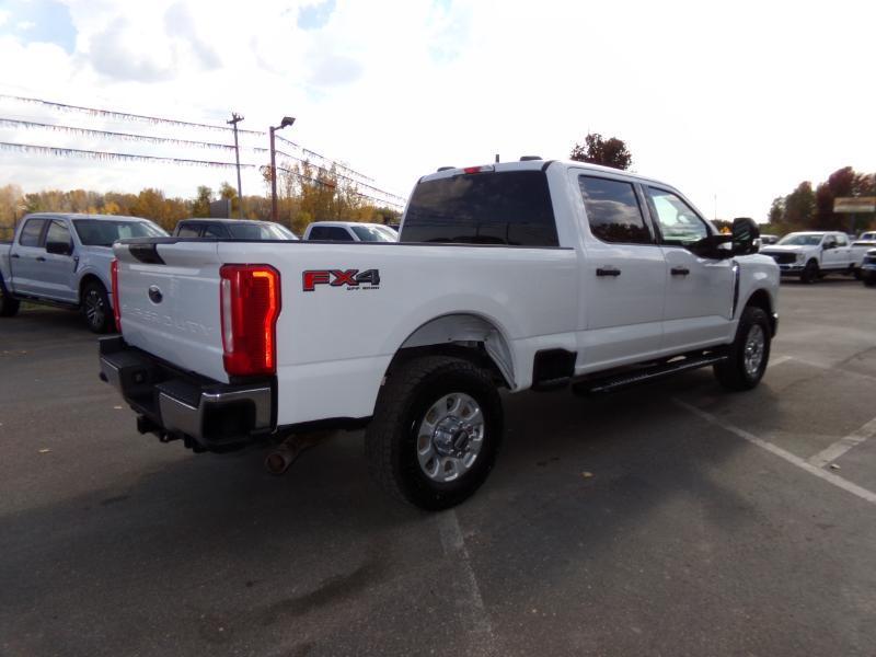 Ford F-250 SD XLT Crew Cab 4WD 2023