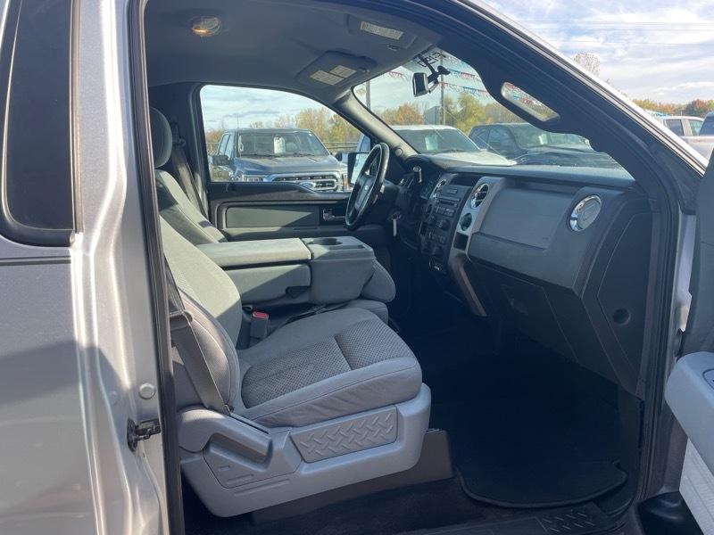 Ford F-150 2WD Reg Cab 141" XLT 2012