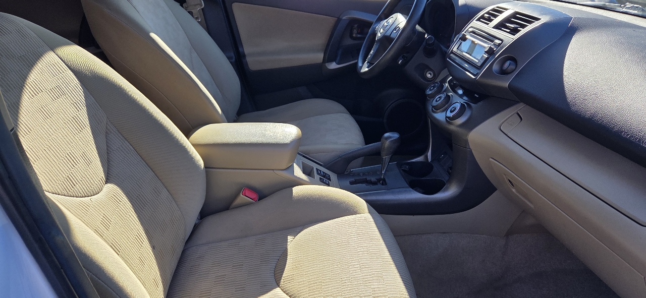 Toyota RAV4 Base I4 4WD 2012