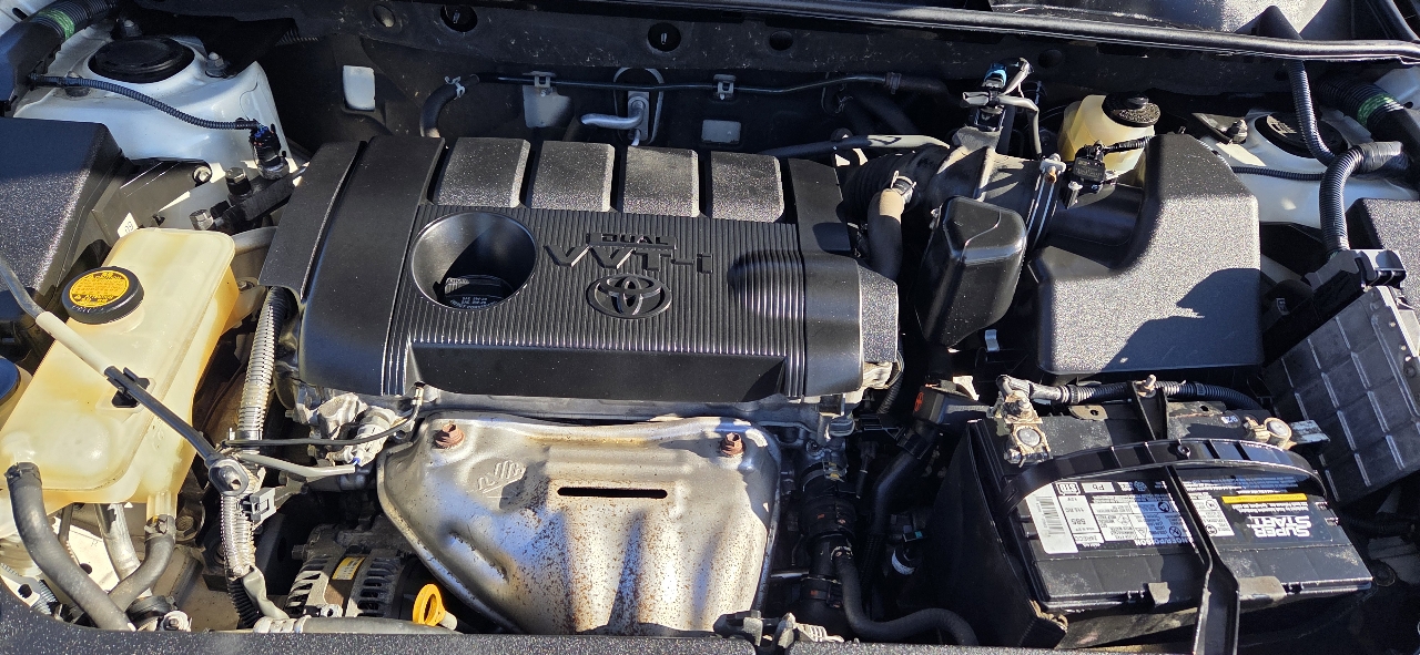 Toyota RAV4 Base I4 4WD 2012