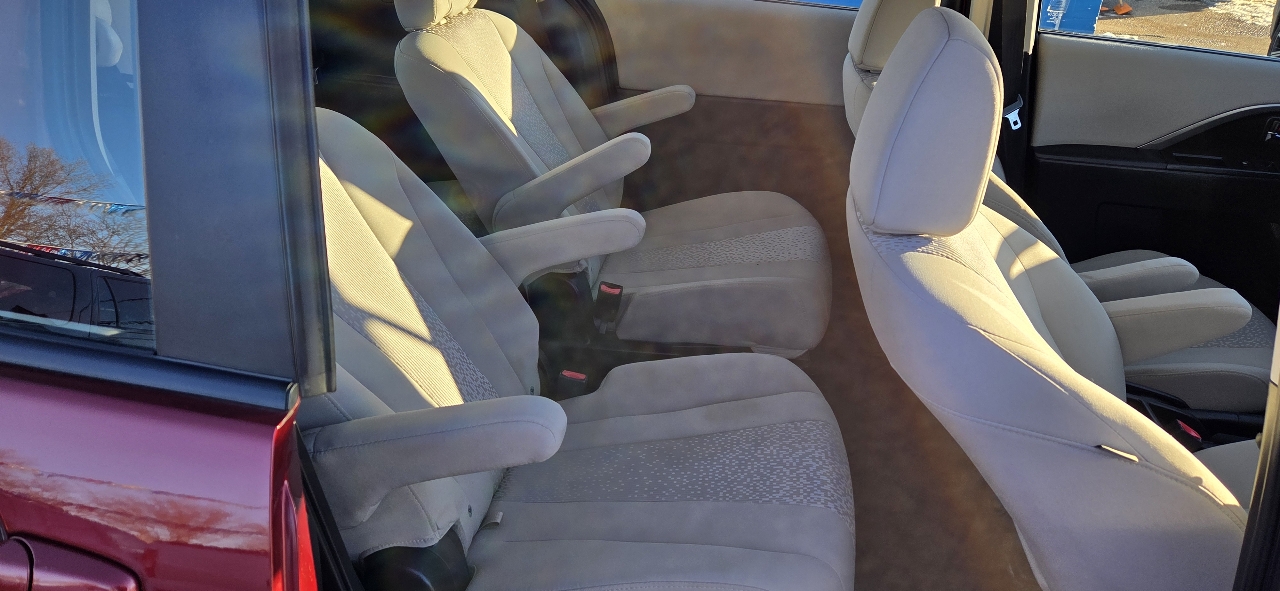 Mazda MAZDA5 Sport 2012