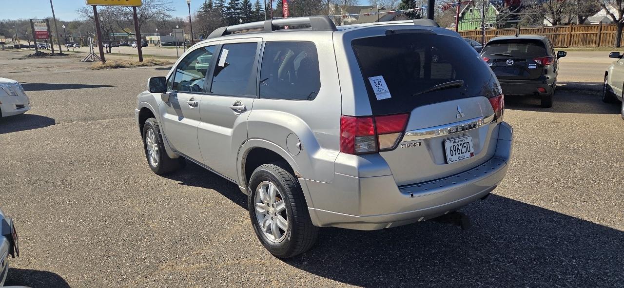 Mitsubishi Endeavor LS AWD 2010