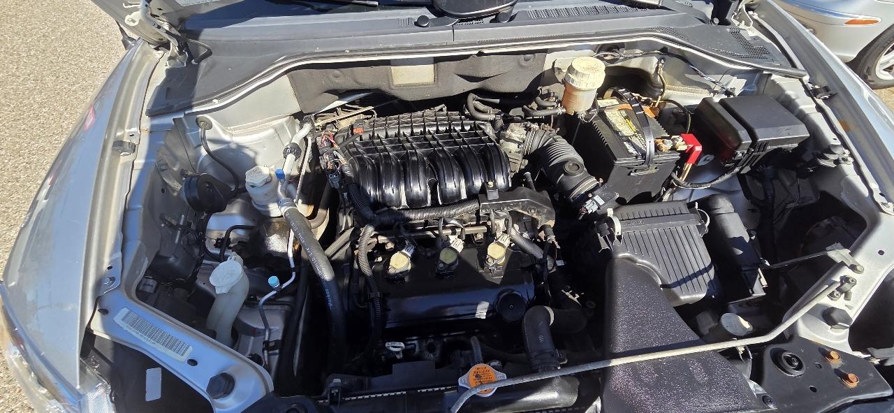 Mitsubishi Endeavor LS AWD 2010