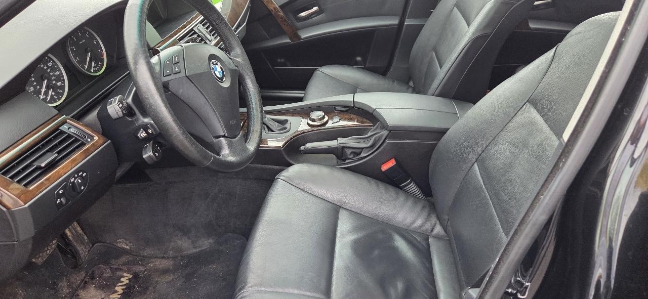 BMW 5-Series 530xi 2007