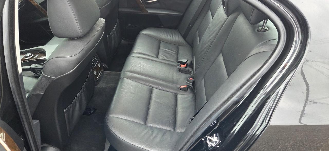 BMW 5-Series 530xi 2007