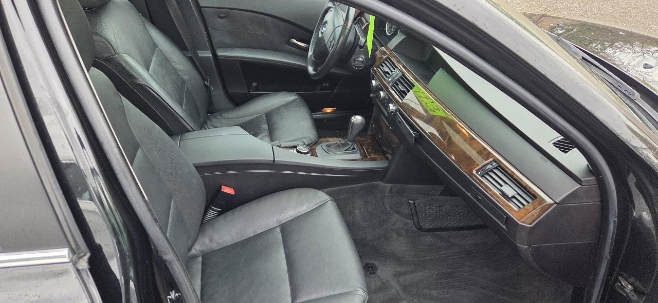 BMW 5-Series 530xi 2007