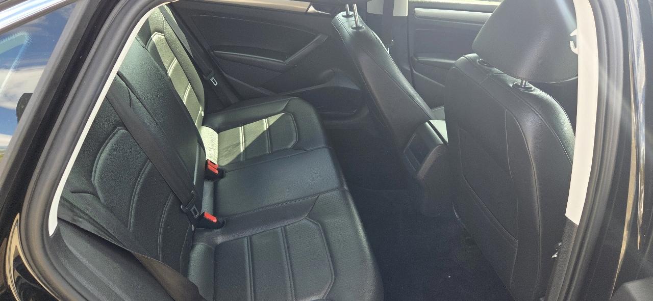 Volkswagen Passat 1.8T Wolfsburg AT 2014