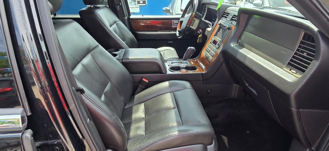 Lincoln Navigator 4WD 2011