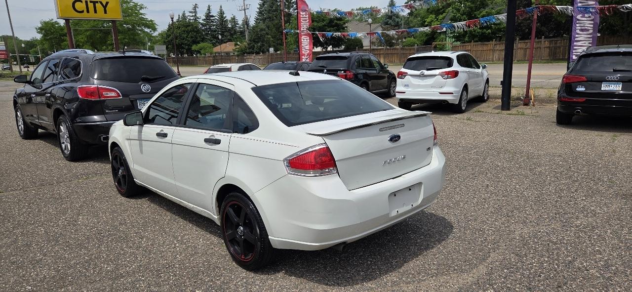 Ford Focus SE Sedan 2010