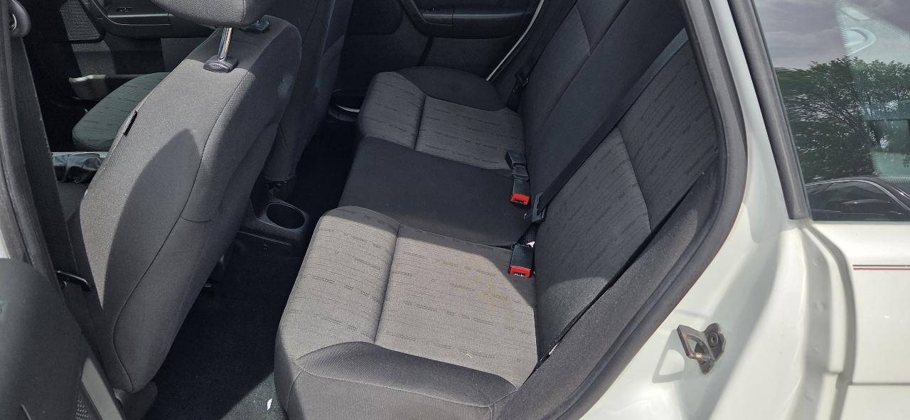 Ford Focus SE Sedan 2010
