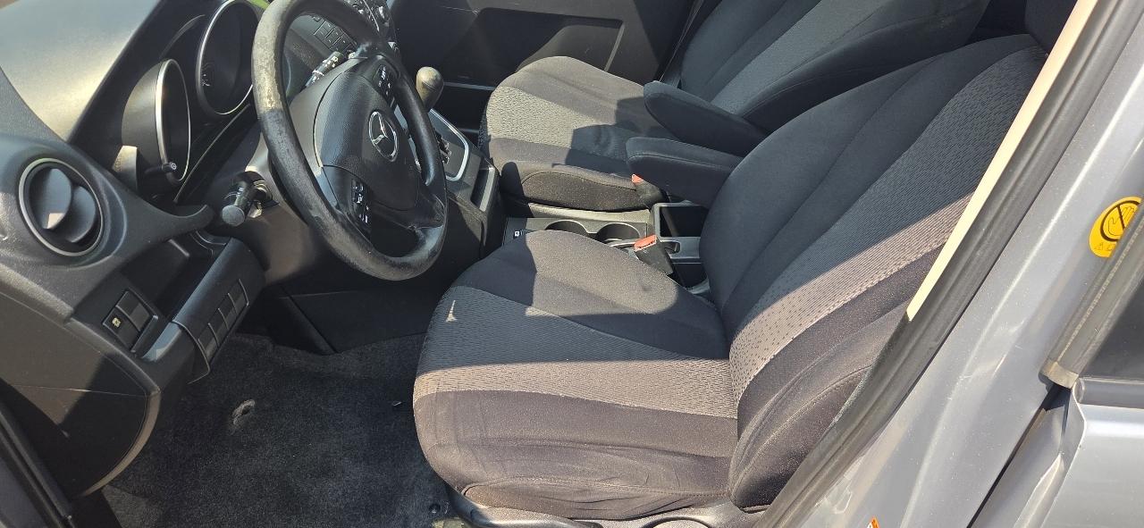 Mazda MAZDA5 Sport 2012