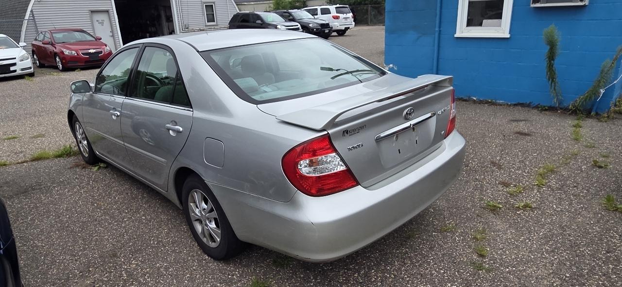 Toyota Camry LE V6 2004