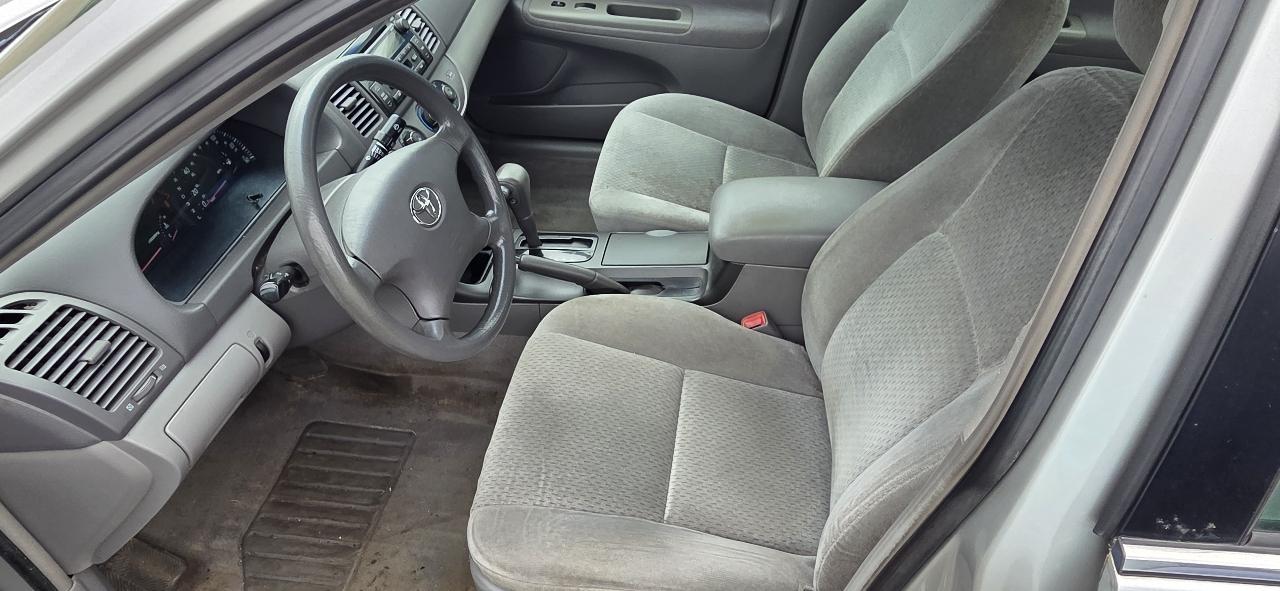 Toyota Camry LE V6 2004