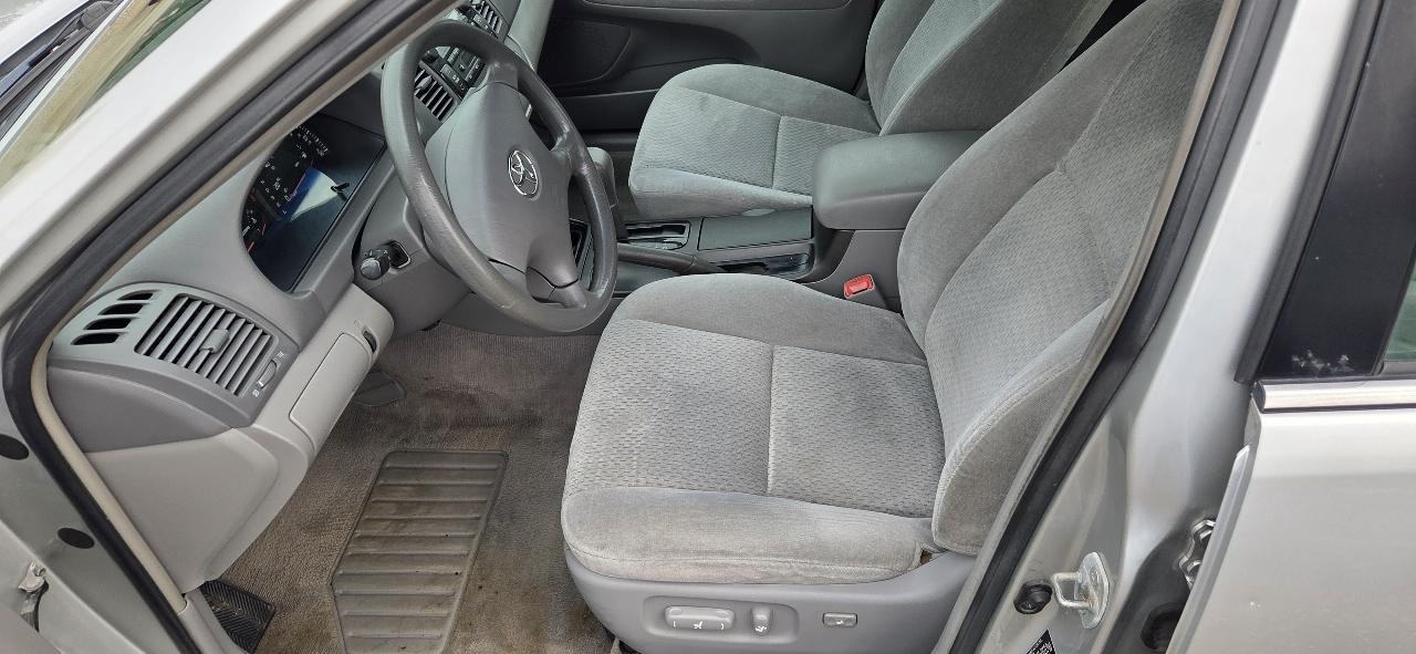 Toyota Camry LE V6 2004