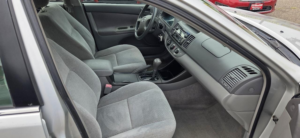 Toyota Camry LE V6 2004