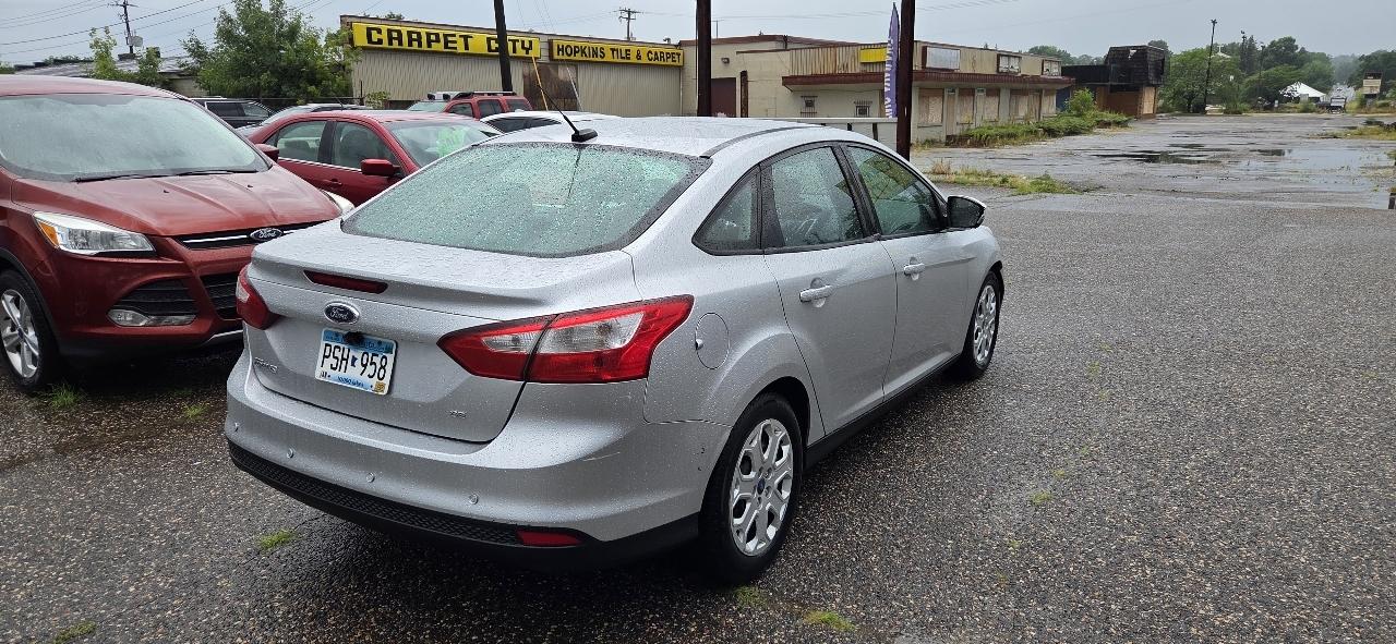 Ford Focus SE Sedan 2012