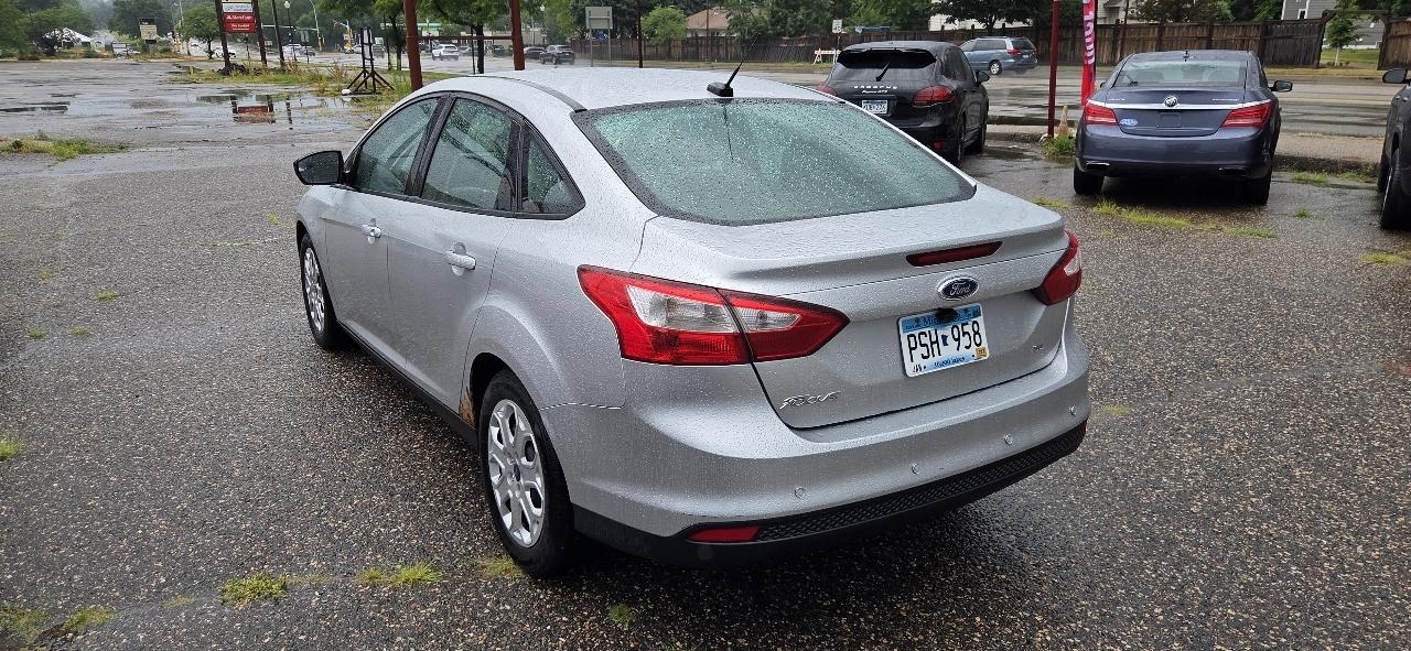 Ford Focus SE Sedan 2012
