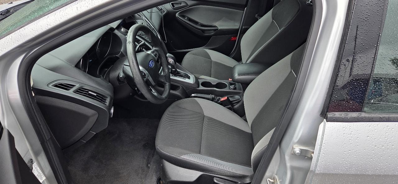 Ford Focus SE Sedan 2012