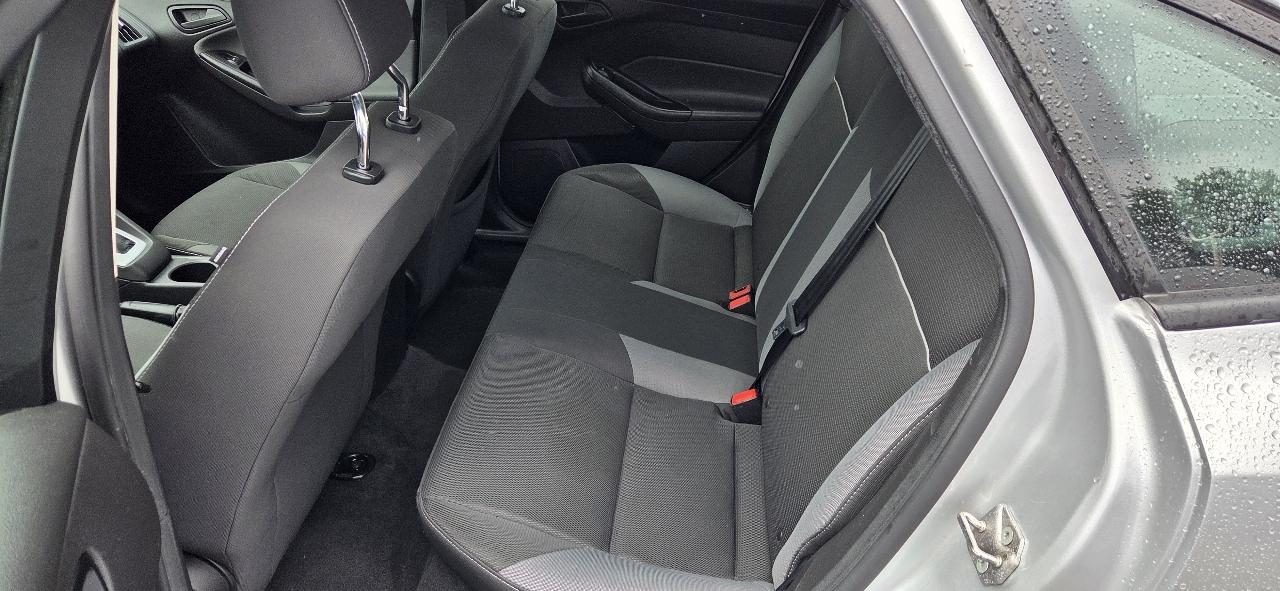 Ford Focus SE Sedan 2012